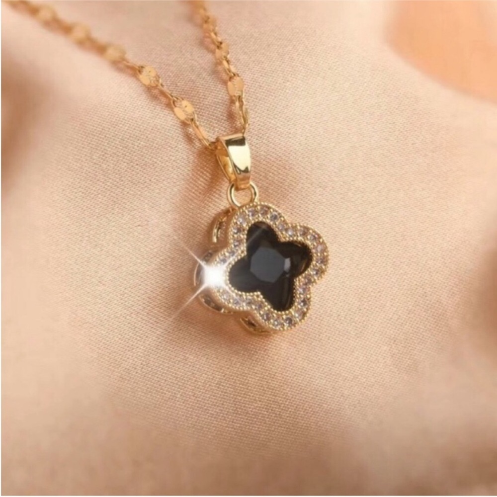Women’s Gold Plated Black Clover Pendant Necklace Shiny Zircon camellia Necklace